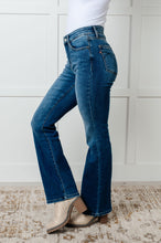 Load image into Gallery viewer, Judy Blue Hannah Mid Rise Thermal Bootcut Jeans
