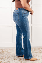 Load image into Gallery viewer, Judy Blue Hannah Mid Rise Thermal Bootcut Jeans
