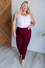 Load image into Gallery viewer, Magic Skinny 28&quot; Pants in Wine
