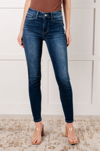 Load image into Gallery viewer, Judy Blue Skylar Mid Rise Thermal Vintage Skinny Jean
