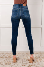 Load image into Gallery viewer, Judy Blue Skylar Mid Rise Thermal Vintage Skinny Jean
